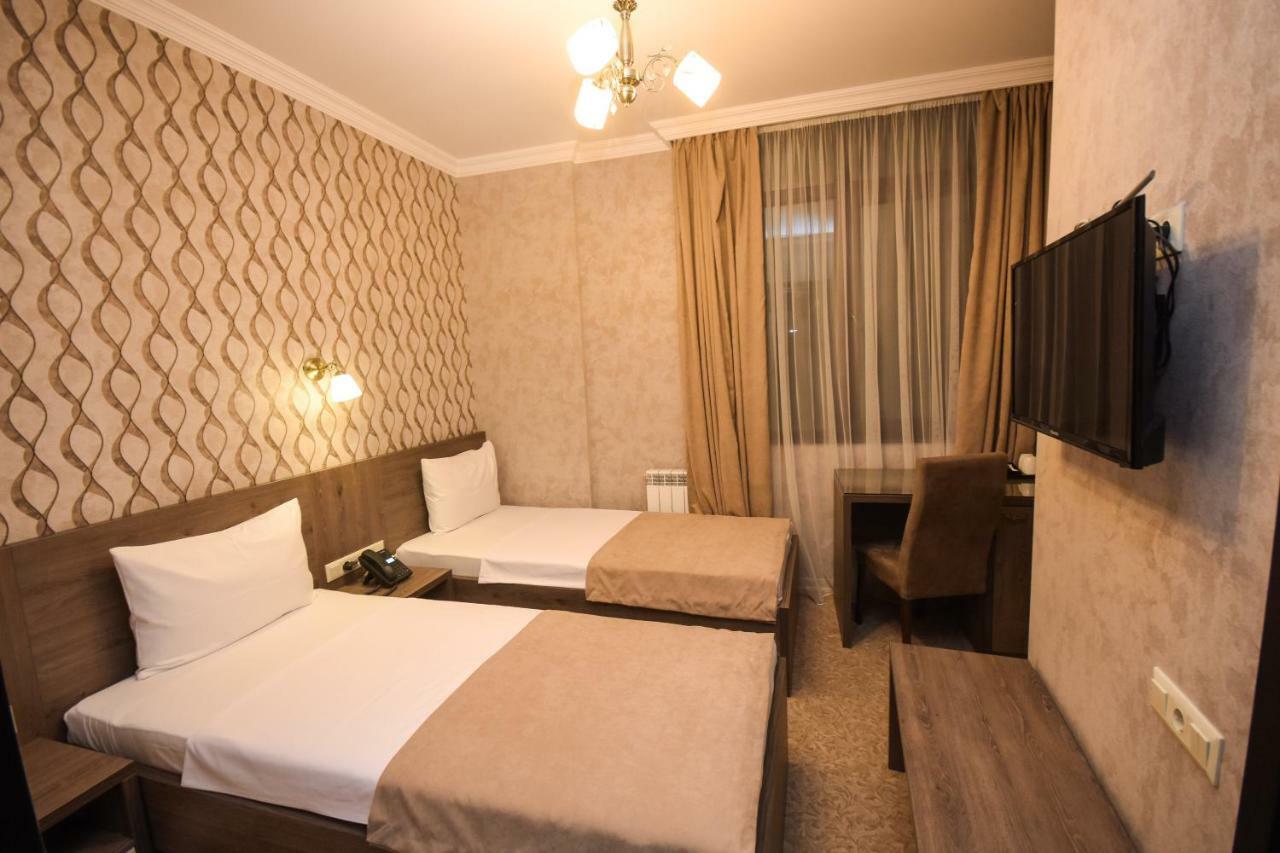 Old Garden Hotel Batumi Exterior foto